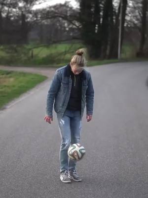 A post by @laurafreestyle_ on TikTok caption: 🔥⚽️🏆 #freestylefootball #fyp #fy #skills #foryoupage #roadto100k