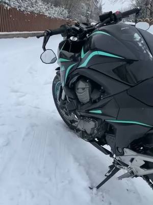 A post by @patrick.z800e on TikTok caption: Oh Noo🙈 #kawasaki #kawasakiz800 #selfmade #stuttgart #motorrad #foryou #folierung #z800 #nakedbike #stuttgartcity #viral #style #moped #bike