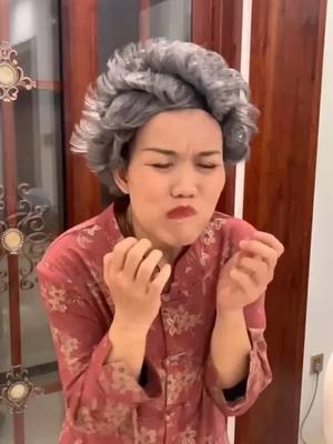 A post by @qicool on TikTok caption: This orange is too sour  #fyp #omg #tiktok #funnyvideos #storyfilm