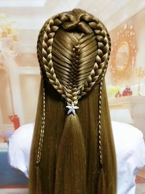 A post by @hairstylesnews on TikTok caption: It's a little difficult for beginner but really gorgeous one! #hairstyle #beautifulhair #braidhair #specialhairstyle #braidstutorial #foryou #fyp