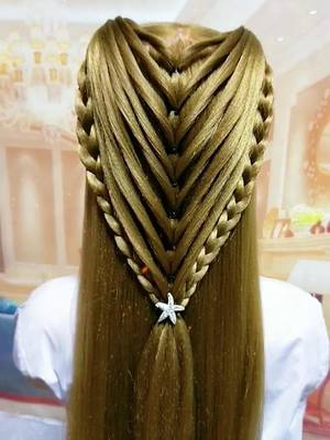 A post by @hairstylesnews on TikTok caption: Follow me see more babe! #braid #hair #blondehair #hairstyle #easyhairstyle2021 #longhairtutorial