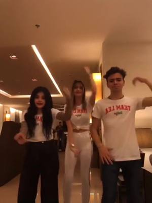 A post by @back..musical.ly on TikTok caption: @rosalba @leaelui @lucianospinelli // Che trioo 🤩🤩😍 #musically #perte #zyxbca #foryou