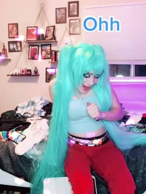 A post by @molarbunny on TikTok caption: Miku go ooh 😯 #miku #hatsunemiku #vocaloid 💙