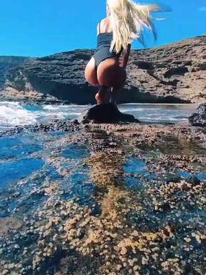 A post by @islandlifeblondie on TikTok caption: sea view 🍑 #parati #fyp #blondie #espanatiktok #summertiktok #canariascheck #canaryislandstiktok #canarias🇮🇨 #espana #view #spain #latinatiktok #t