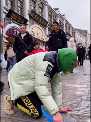 A post by @liyifeng12 on TikTok caption: Actually,the fish head monster is also good #clown