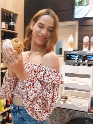 A post by @kukuparaguay on TikTok caption: La Hamburguesa favorita de @lacomadrepy #fyp #comedia #parati