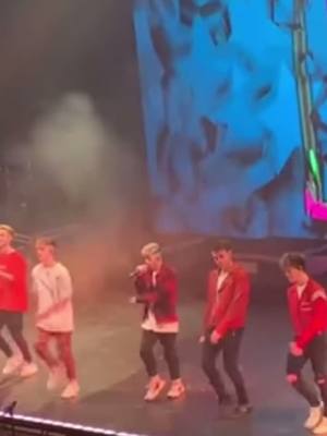 A post by @astrowdw on TikTok caption: They’re always on beat😳 #foryoupage #whydontwe #concert #corbynbesson #zachherron #jackavery #jonahmarais #danielseavey #tour @whydontwemusic