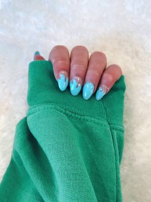 A post by @.y0ung.nail.artist on TikTok caption: the end result 😍🤩 hope you enjoy :) #fyp #nails #blue #cute #aesthetic