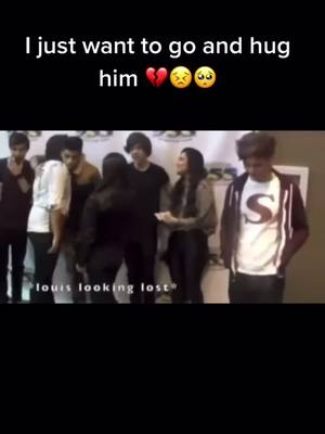 A post by @.we.took.a.chonce_ on TikTok caption: :( I just want to see him smile #onedirection #louistomlinson #harrystyles #liampayne #niallhoran #zaynmalik #tiktok #1d #foryou #fyp