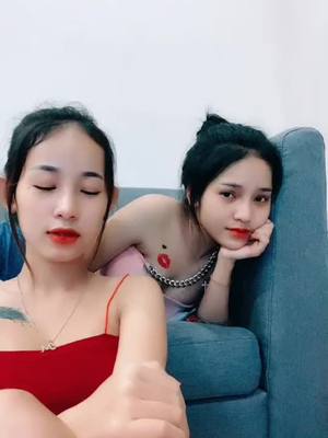 A post by @ahmuy1309 on TikTok caption: គេកើតអីនឹង😹