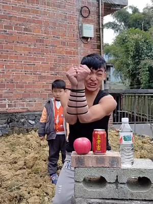 A post by @kunfujkl on TikTok caption: #chinese #Kungfu Chinese kungfu