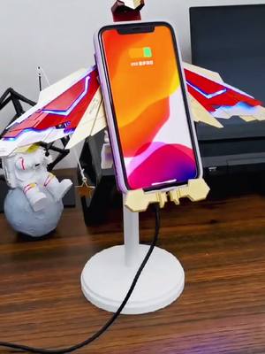 A post by @user8389360910888 on TikTok caption: This wireless charger is so cool ah 🙀#foryou #foryoupage #fyp #tiktok