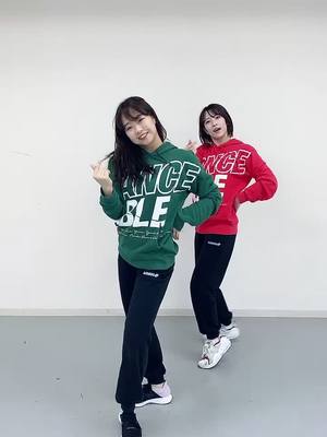 A post by @danceable_official on TikTok caption: #NiziU #poppin_shakin @katouyuuka #小嶋花梨 #だんさぶる #おすすめ #dance