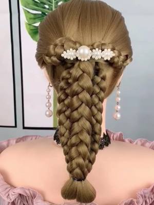 A post by @hairstylemm on TikTok caption: 👉https://nailcc.com/