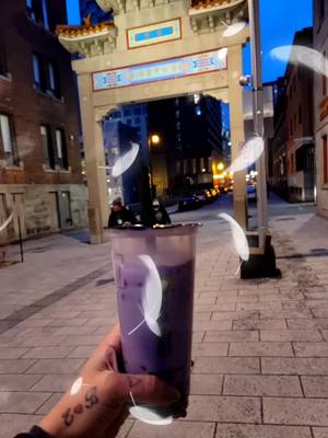 A post by @28betty on TikTok caption: #montréal #parati  #bobletea