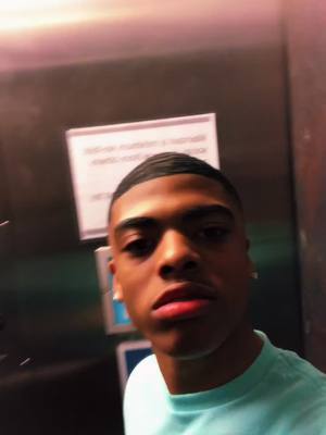 A post by @glockbarbi on TikTok caption: LMFAOOOIO😂😂😂 #fypシ #FreeFreeDance #YasClean #trend #gay #elevator