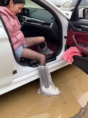 A post by @michaellyi0 on TikTok caption: Portable rain boots#FreeFreeDance