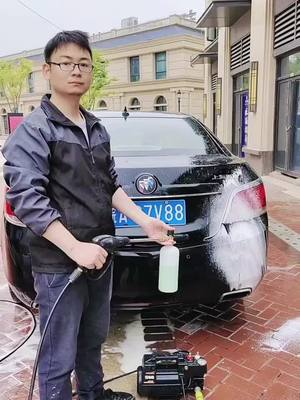 A post by @carthing0 on TikTok caption: 💦🚗🚙🚓🚕#cleaning #foryou #washing #fyp #tiktoker