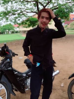 A post by @lyl396 on TikTok caption: Hello cr 🤪😍🥰#កូនអ្នកក្រចេះ🇰🇭