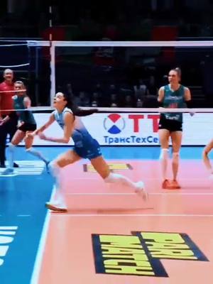 A post by @volleyverse on TikTok caption: Spectacular mega rally 🇷🇺 💪🏐😮 #volleyball #superliga #volei #pallavolo #volley #voleibol #rally