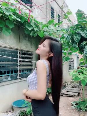 A post by @eiilay88official022 on TikTok caption: រាំអូនរាំ🤪💗