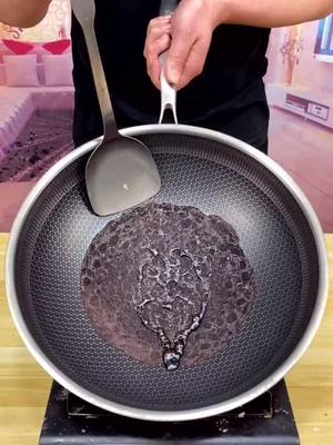 A post by @katelifeday on TikTok caption: NON-STICK PAN#lifehacks #goodthing #usefull #life