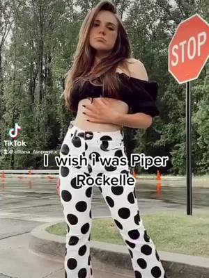 A post by @elliana_fanpage.x on TikTok caption: @ellianawalmsley @piperrockellebby ⚠️ not hate to piper it’s just got the vid ⚠️ #fyp#foryoupage#foryoupageoffical#foryoupageofficall