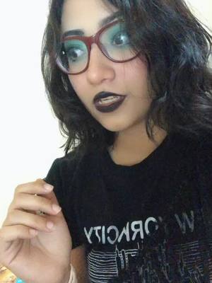 A post by @deadscar77 on TikTok caption: Guarde esta transición para un thirsttrap pero no salgo del SB y no quiero subir videos bonitos para que se mueran #transition #bored #makeup