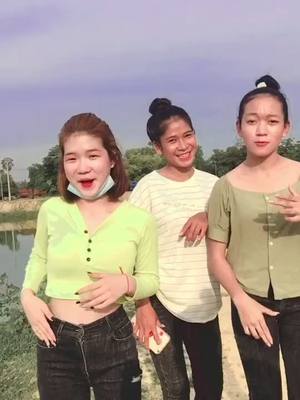 A post by @user6320249495256 on TikTok caption: បីនាក់បងស្រីម្តង😂☺️#លែងមាននាក់អោយបេះដូងហើយ😌😌😌 #កូននាក់ភ្នំឧដ្ដុង🙆💓 single 🥰❤️❤️