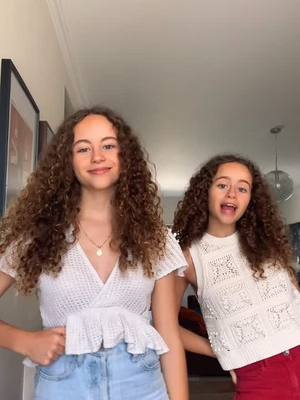 A post by @mafaldaemariana on TikTok caption: 💥 #fyp #twins