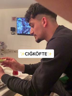 A post by @slemanojones47 on TikTok caption: Wer mag Cigköfte #HeinzFlipSqueeze #fy #foryou #viral #fyp