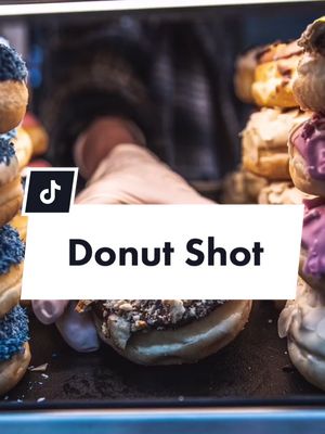 A post by @dominikkaraca on TikTok caption: Donuts gehen immer!😁 #donuts #fotoidee #fotografie #essen