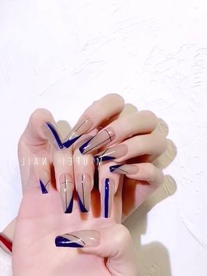 A post by @nkhsmttry2a0 on TikTok caption: #fyp #Manicure #bioamallVery interesting nail tutorial