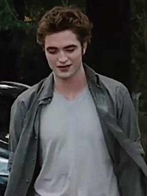 A post by @vs.vitarr on TikTok caption: I need friends who loves twilight. & I’m back at my twilight phase. #edwardcullen #twilight