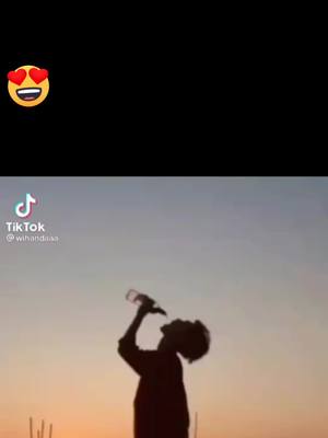 A post by @user2341600847319 on TikTok caption: ឯងអត់ស្គាល់ពីណាគេផងហៅឯងទៅផ្ទះគាត់😂😂😂