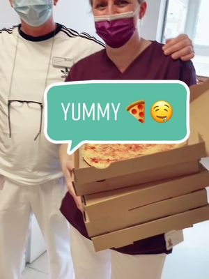 A post by @drk_schwesternschaft_ffm on TikTok caption: Yeah! Wir haben wieder eine 🍕-Spende bekommen - Yummy 🤤! Wer liebt 🍕 auch so sehr wie wir? 🏥 #pizza #hospital #krankenhaus #goodvibes #yum