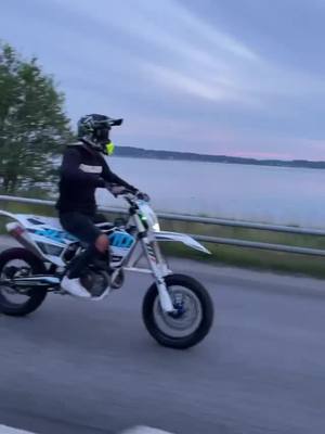 A post by @bikelife639 on TikTok caption: #Bikelife #wheelie #Fe501 #Backpackwheelieboyz #fypage @huskykid_