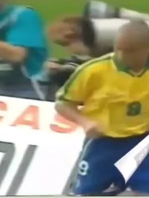 A post by @fabiocannavaro on TikTok caption: #leggendedelcalcio #tiktokcalcio #nike @ronaldo Italia vs Brasile 3-3 #memories