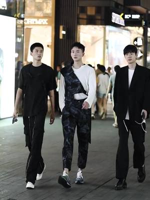 A post by @trendy_streetphoto on TikTok caption: Sure enough, handsome guys are all together. Is it true that being friends with beautiful women will change their beauty?#fyp #boy #man #streetsnap