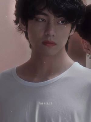 A post by @taessi.zh on TikTok caption: #Imagine You look in the mirror,looks like this and be unhappy. I can’t handle with the fact that Tae can never see how beautiful he is... 🐻 |#v #bts