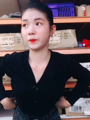 A post by @user6320249495256 on TikTok caption: Hi បង បង#លែងមាននាក់អោយបេះដូងហើយ😌😌😌 គេមេីលច្រេីនពេក ច្រៀងលែងកេីត😆🥺#1kបានអត់😢🥺#កូននាក់ភ្នំឧដ្ដុង🙆💓