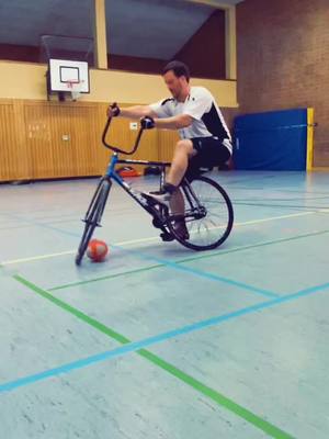 A post by @janek_vxss on TikTok caption: #cycleball #radball #training #spin #ball #trikot #ballspin #germany #viral #bike #fyp