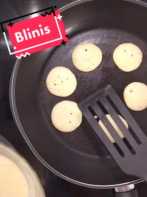 A post by @spamcassytraiteur on TikTok caption: Blinis 👩‍🍳 #cook #food #recette #Recipe #apero #salmon #aperitivo #blinis #ricetta #fyp #viral #trend #yum #tiktokfood