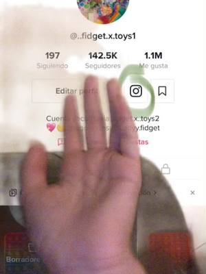 A post by @..fidget.x.toys1 on TikTok caption: hola! vayan a seguirme a insta y a youtube! subi mi primer video vayan a darle like ya casi sale!