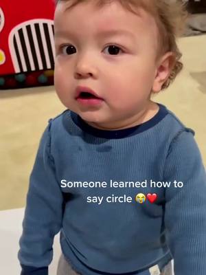 A post by @chill.melodies on TikTok caption: I can’t get enough of this 🥺 Tag a friend to make them smile 👇🏻 #cute #baby #circle (@maggietinoco)