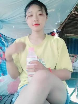 A post by @user9263743139103 on TikTok caption: មនុស្សប្រុសស្វិតៗពិបាកលួងម្លេះ😥♥️កុំសូវពិនងក់ងរពេក😠ប្រយ័ត្នតាកាតឿទ្រាំមិនបានតិចទៅតឿទៅរំលាភដល់ផ្ទះទៅ♥️😍