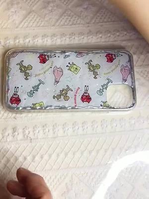 A post by @jenuoscase on TikTok caption: #phonecase A phonecase made from a cookie bag 🤗👍👍👍 #phonecasediy #SmallBusiness #creative #foryou