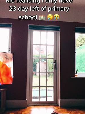 A post by @sazzyxxbish on TikTok caption: #😢#school #foryoupage