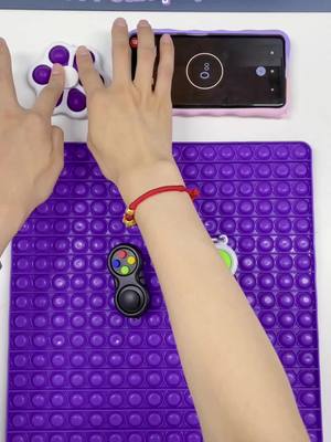 A post by @popitplaywithu on TikTok caption: 💜Who win?💜Order link in my bio#fidgets #fidgettoys #foryou #fypage#popit