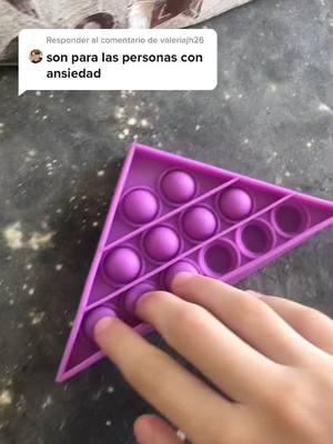 A post by @..fidget.x.toys1 on TikTok caption: Responder a @valeriajh26 nuevo video en mi youtube 😩